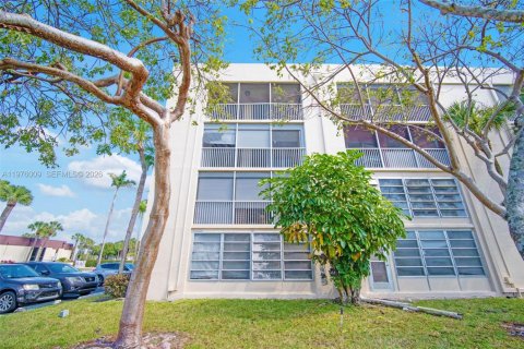 Condo in Lauderdale Lakes, Florida, 2 bedrooms  № 2040283 - photo 15