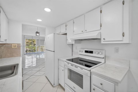 Condo in Lauderdale Lakes, Florida, 2 bedrooms  № 2040283 - photo 21