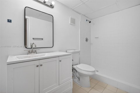 Condo in Lauderdale Lakes, Florida, 2 bedrooms  № 2040283 - photo 7