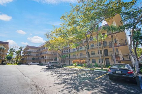 Condo in Lauderdale Lakes, Florida, 2 bedrooms  № 2040283 - photo 26