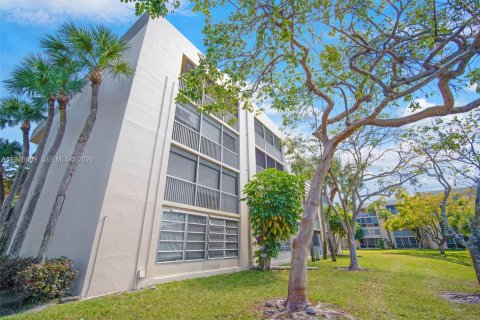 Condo in Lauderdale Lakes, Florida, 2 bedrooms  № 2040283 - photo 16