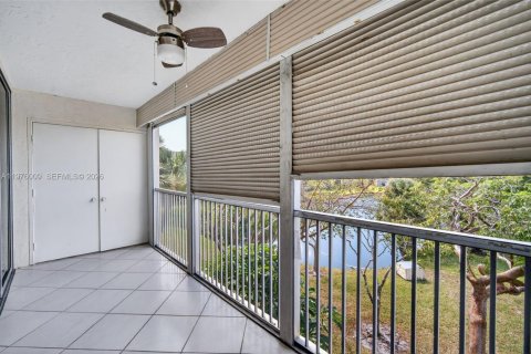 Condo in Lauderdale Lakes, Florida, 2 bedrooms  № 2040283 - photo 9