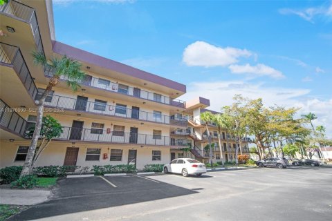 Condo in Lauderdale Lakes, Florida, 2 bedrooms  № 2040283 - photo 27