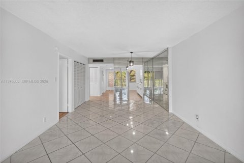 Condo in Lauderdale Lakes, Florida, 2 bedrooms  № 2040283 - photo 20