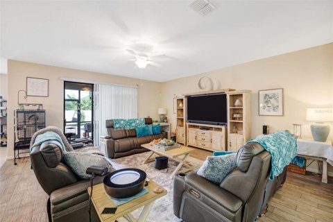 Casa en venta en Riverview, Florida, 6 dormitorios, 363.43 m2 № 1904298 - foto 11