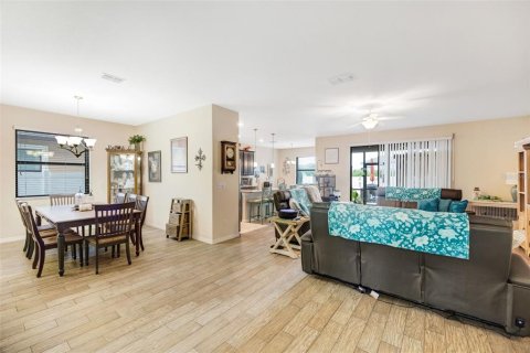 Casa en venta en Riverview, Florida, 6 dormitorios, 363.43 m2 № 1904298 - foto 10