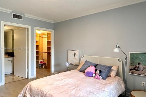 Condo in Key Biscayne, Florida, 3 bedrooms  № 2047378 - photo 13