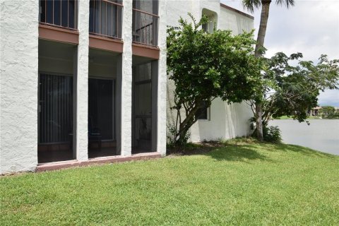 Снять в аренду кондоминиум в Альтамонте-Спрингс, Флорида 6 комнат, 93.09м2, № 1916804 - фото 2