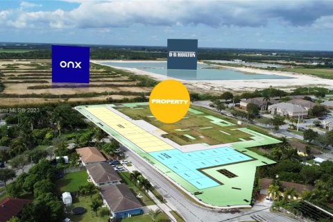 Commercial property in Florida City, Florida № 1945121 - photo 1