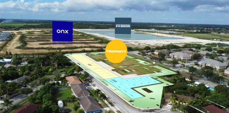 Commercial property in Florida City, Florida № 1945121