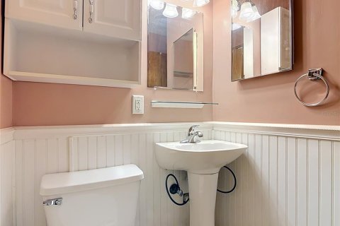 Condo in South Daytona, Florida, 3 bedrooms № 2167019 - photo 16