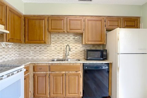 Condo in South Daytona, Florida, 3 bedrooms № 2167019 - photo 14