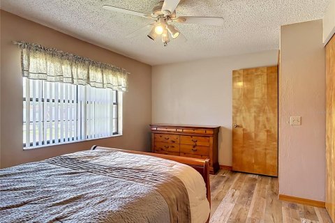 Condo in South Daytona, Florida, 3 bedrooms № 2167019 - photo 19