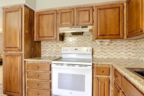 Condo in South Daytona, Florida, 3 bedrooms № 2167019 - photo 12