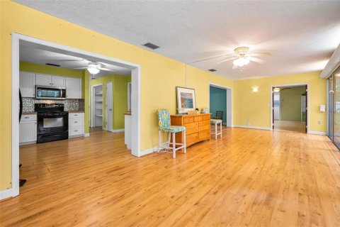 House in Clearwater, Florida 2 bedrooms, 125.14 sq.m. № 1686735 - photo 30