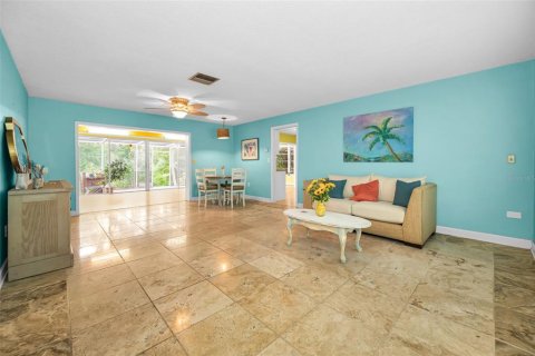House in Clearwater, Florida 2 bedrooms, 125.14 sq.m. № 1686735 - photo 2
