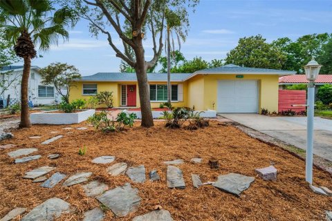 House in Clearwater, Florida 2 bedrooms, 125.14 sq.m. № 1686735 - photo 7