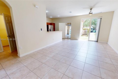 Touwnhouse à louer à Miami, Floride: 3 chambres, 161.65 m2 № 1920588 - photo 13