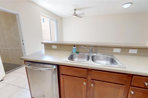 Touwnhouse à louer à Miami, Floride: 3 chambres, 161.65 m2 № 1920588 - photo 26