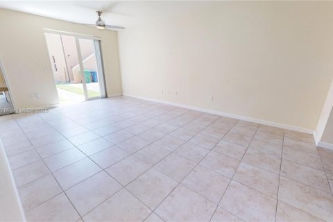 Touwnhouse à louer à Miami, Floride: 3 chambres, 161.65 m2 № 1920588 - photo 11