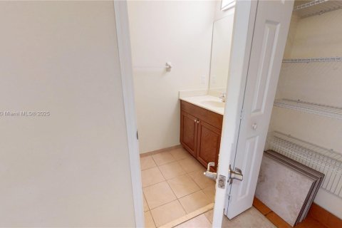 Touwnhouse à louer à Miami, Floride: 3 chambres, 161.65 m2 № 1920588 - photo 15