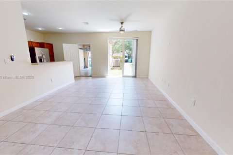 Touwnhouse à louer à Miami, Floride: 3 chambres, 161.65 m2 № 1920588 - photo 17