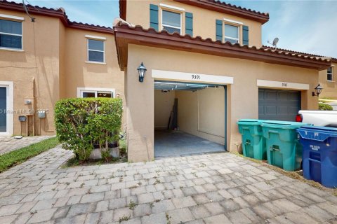 Touwnhouse à louer à Miami, Floride: 3 chambres, 161.65 m2 № 1920588 - photo 2