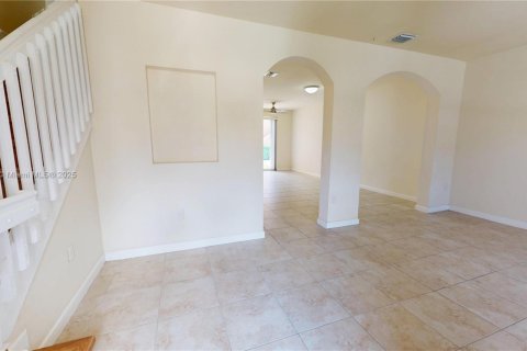Touwnhouse à louer à Miami, Floride: 3 chambres, 161.65 m2 № 1920588 - photo 7