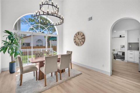 Villa ou maison à vendre à Doral, Floride: 4 chambres, 222.97 m2 № 2059635 - photo 4