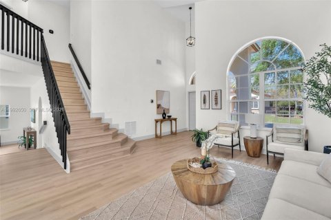 Villa ou maison à vendre à Doral, Floride: 4 chambres, 222.97 m2 № 2059635 - photo 3