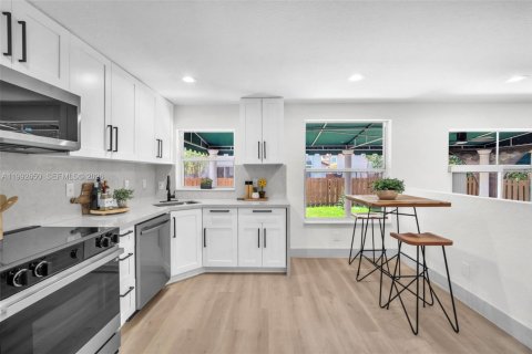 Villa ou maison à vendre à Doral, Floride: 4 chambres, 222.97 m2 № 2059635 - photo 5