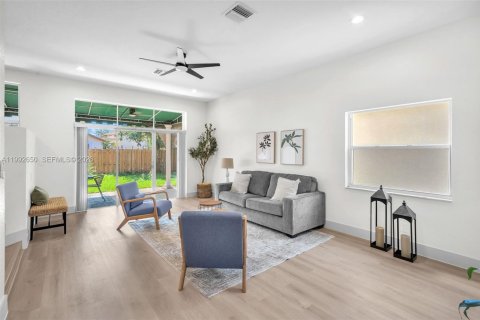 Villa ou maison à vendre à Doral, Floride: 4 chambres, 222.97 m2 № 2059635 - photo 8