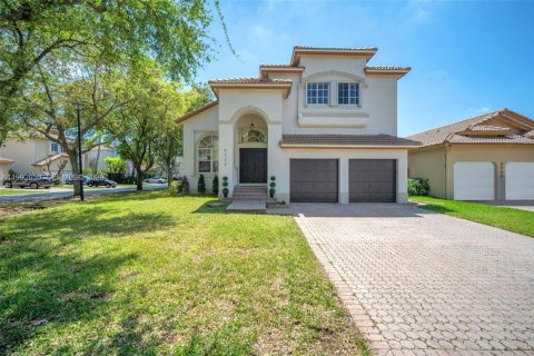 Villa ou maison à Doral, Floride 4 chambres, 222.97 m2 № 2059635