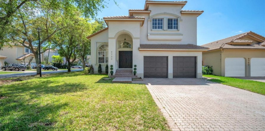 Villa ou maison à Doral, Floride 4 chambres, 222.97 m2 № 2059635