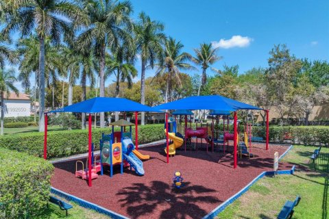 Villa ou maison à vendre à Doral, Floride: 4 chambres, 222.97 m2 № 2059635 - photo 24