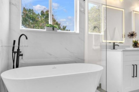 Villa ou maison à vendre à Doral, Floride: 4 chambres, 222.97 m2 № 2059635 - photo 12