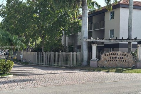 Copropriété à louer à Miami, Floride: 1 chambre, 62.8 m2 № 1970882 - photo 1