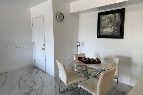 Copropriété à louer à Miami, Floride: 1 chambre, 62.8 m2 № 1970882 - photo 13