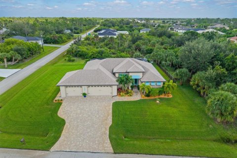House in Port Charlotte, Florida 3 bedrooms, 198.25 sq.m. № 2417017 - photo 29