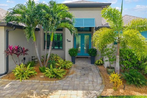 House in Port Charlotte, Florida 3 bedrooms, 198.25 sq.m. № 2417017