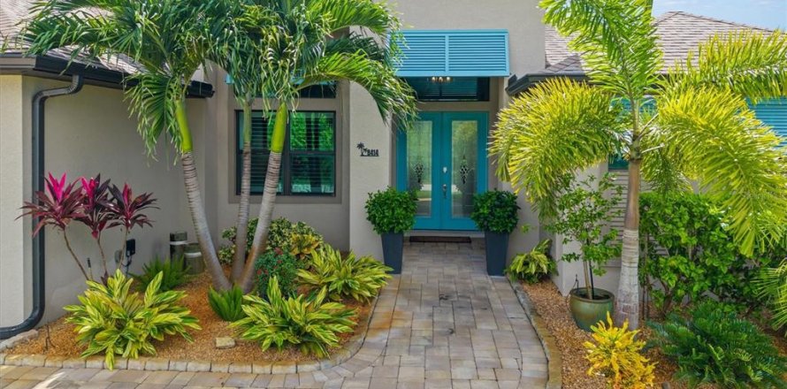 House in Port Charlotte, Florida 3 bedrooms, 198.25 sq.m. № 2417017
