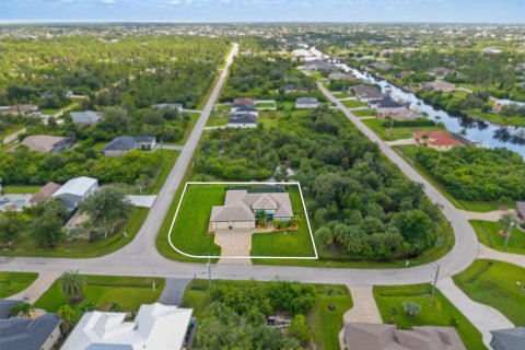 House in Port Charlotte, Florida 3 bedrooms, 198.25 sq.m. № 2417017 - photo 30