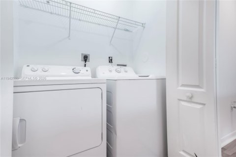 Touwnhouse à vendre à Miramar, Floride: 3 chambres, 117.99 m2 № 1999181 - photo 21