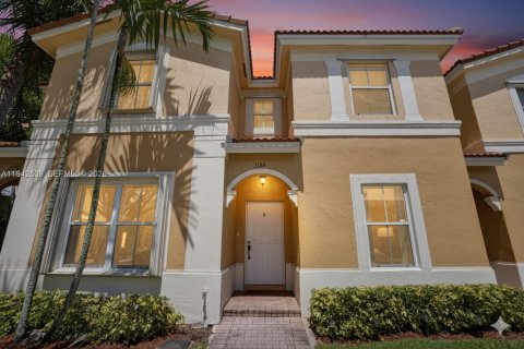 Touwnhouse à vendre à Miramar, Floride: 3 chambres, 117.99 m2 № 1999181 - photo 2