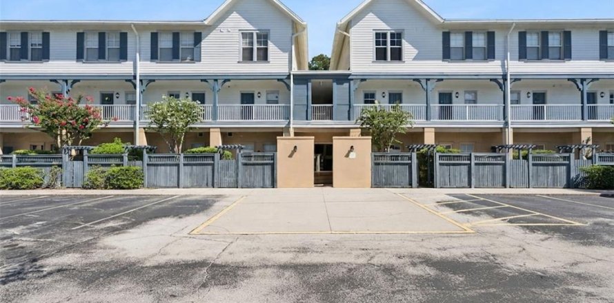 Condominio en Celebration, Florida, 2 dormitorios  № 2238049