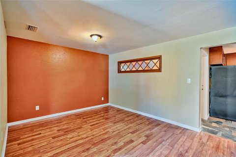 House in Gainesville, Florida 4 bedrooms, 229.84 sq.m. № 1852959 - photo 6