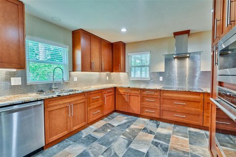 House in Gainesville, Florida 4 bedrooms, 229.84 sq.m. № 1852959 - photo 10