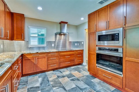 House in Gainesville, Florida 4 bedrooms, 229.84 sq.m. № 1852959 - photo 11