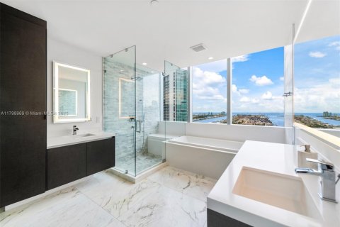 Condo in Miami, Florida, 4 bedrooms  № 1712601 - photo 14