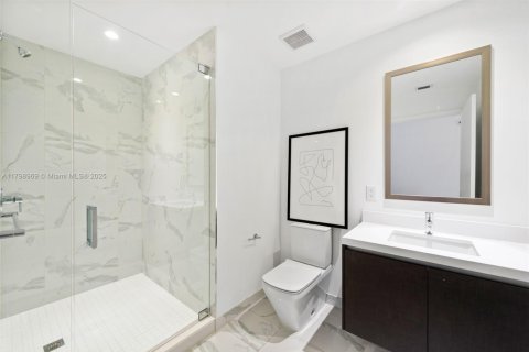 Condo in Miami, Florida, 4 bedrooms  № 1712601 - photo 13
